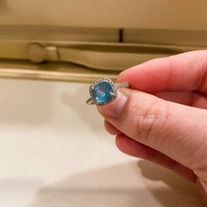Diamond and aquamarine ring